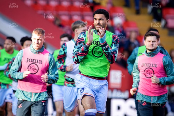 011125 - Charlton Athletic v Swansea City - Sky Bet Championship - Ben Cabango of Swansea City warming up