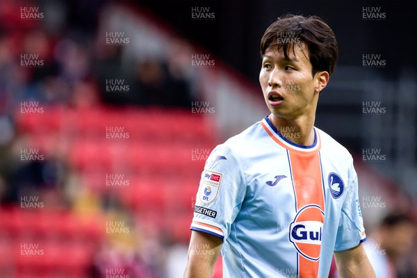 011125 - Charlton Athletic v Swansea City - Sky Bet Championship - Jisung Eom of Swansea City