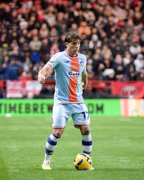 011125 - Charlton Athletic v Swansea City - Sky Bet Championship - Goncalo Franco of Swansea City