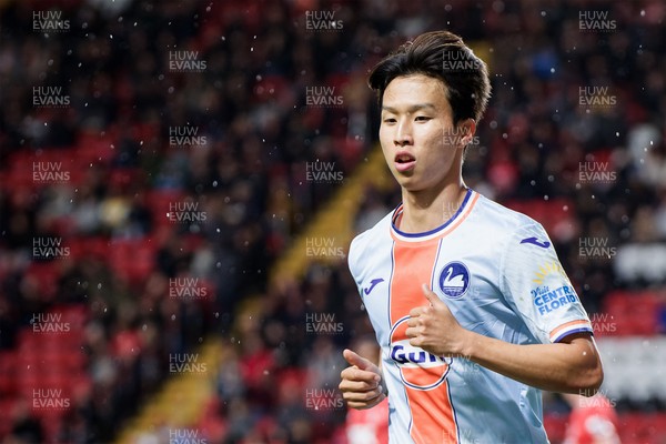 011125 - Charlton Athletic v Swansea City - Sky Bet Championship - Jisung Eom of Swansea City