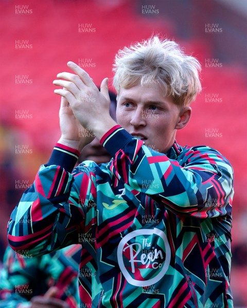 011125 - Charlton Athletic v Swansea City - Sky Bet Championship - Melker Widell of Swansea City applauds fans before the match