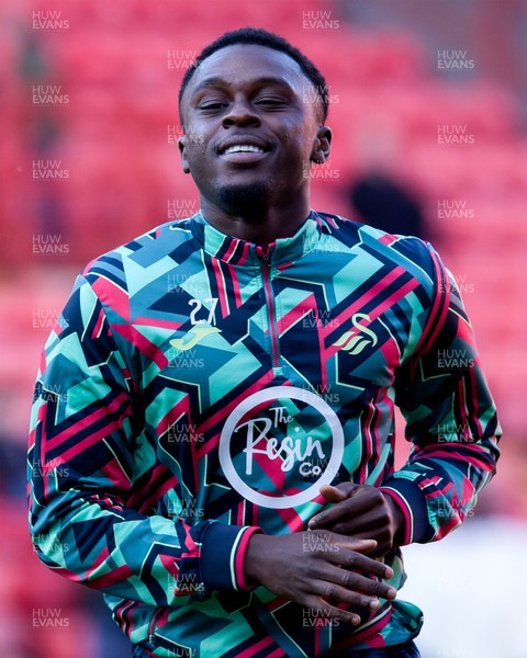 011125 - Charlton Athletic v Swansea City - Sky Bet Championship - Zeidane Inoussa of Swansea City warming up