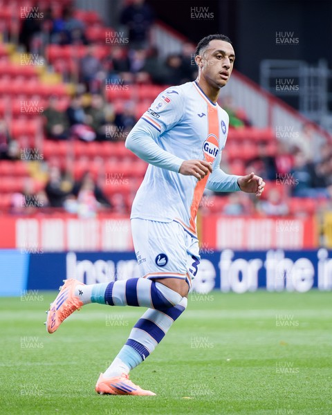 011125 - Charlton Athletic v Swansea City - Sky Bet Championship - Adam Idah of Swansea City