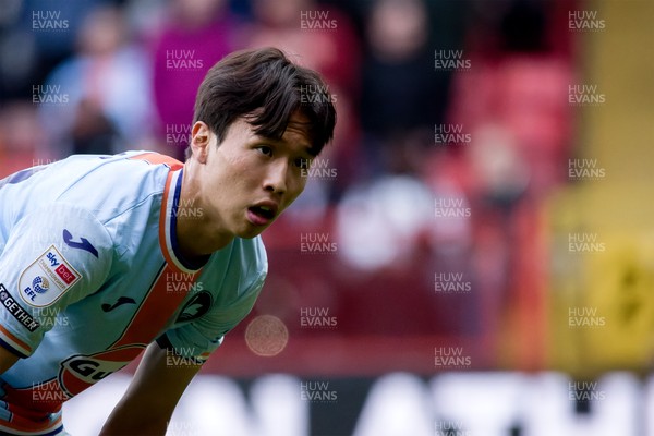 011125 - Charlton Athletic v Swansea City - Sky Bet Championship - Jisung Eom of Swansea City