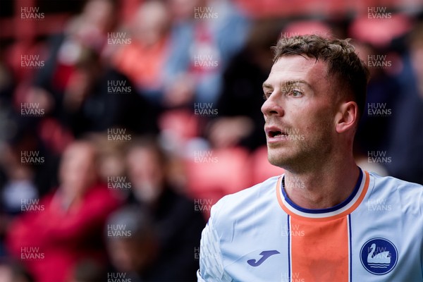 011125 - Charlton Athletic v Swansea City - Sky Bet Championship - Josh Tymon of Swansea City