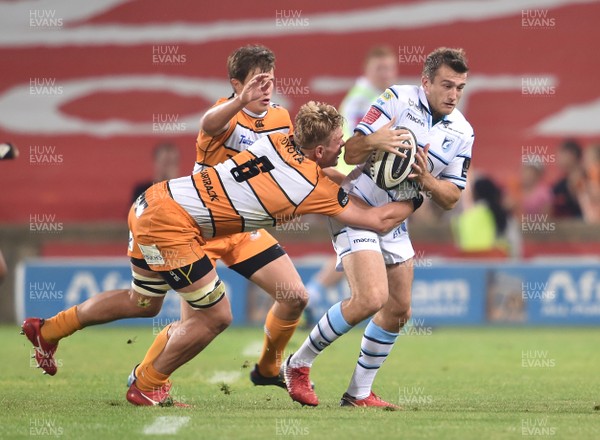 271018 - Toyota Cheetahs v Cardiff Blues - Guinness PRO14 -  Garyn Smith of Cardiff Blues tries to slip the tackle