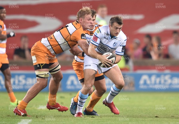 271018 - Toyota Cheetahs v Cardiff Blues - Guinness PRO14 -  Garyn Smith of Cardiff Blues tries to slip the tackle