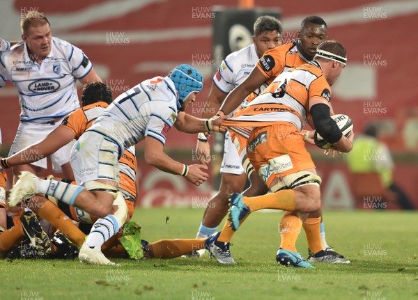 271018 - Toyota Cheetahs v Cardiff Blues - Guinness PRO14 -  Olly Robinson of Cardiff Blues attempts to tackle Niell Jordaan of the Toyota Cheetahs