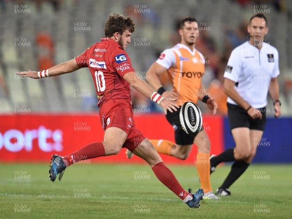 021217 - Toyota Cheetahs v Scarlets - Guinness PRO14 -  Dan Jones of the Scarlets