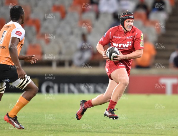 021217 - Toyota Cheetahs v Scarlets - Guinness PRO14 -  Taylor Davies of the Scarlets