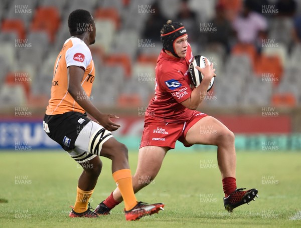 021217 - Toyota Cheetahs v Scarlets - Guinness PRO14 -  Taylor Davies of the Scarlets