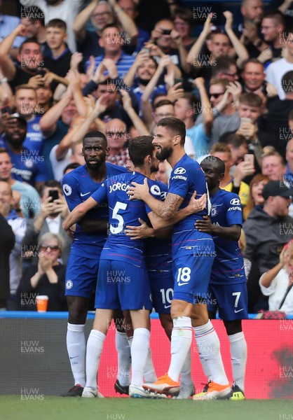 150918 - Chelsea v Cardiff City, Premier League - Chelsea players celebrate as Eden Hazard of Chelsea scores goal