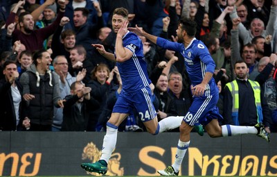 231016 - Chelsea vs Manchester United - Premier League -Gary Cahill celebrates scoring Chelsea's 2nd goal