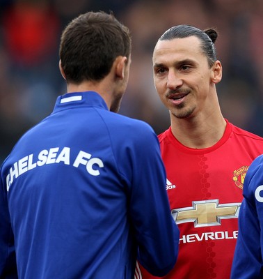 231016 - Chelsea vs Manchester United - Premier League -Zlatan Ibrahimovic of Man United is greeted by Nemanja Matic pre match