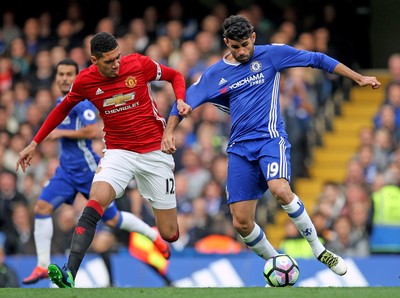 231016 - Chelsea vs Manchester United - Premier League -Diego Costa of Chelsea battles with Chris Smalling of Manchester United