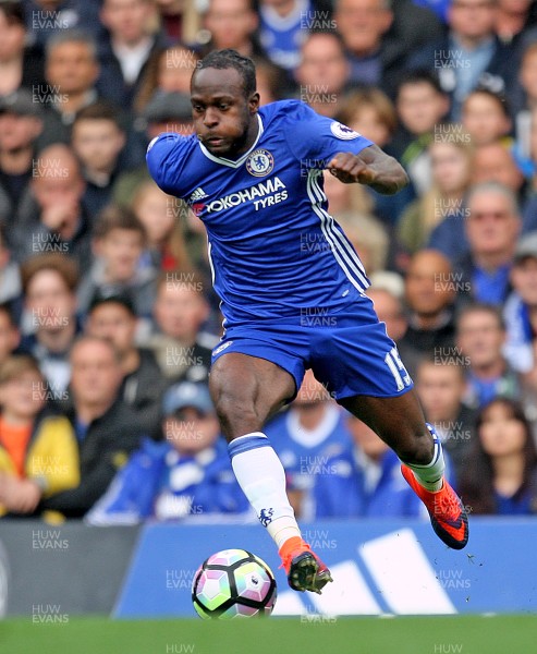 231016 - Chelsea vs Manchester United - Premier League -Victor Moses of Chelsea