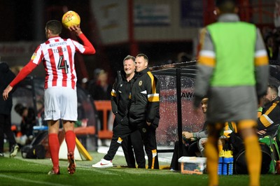 041218 - Cheltenham Town v Newport County - Checkatrade Trophy - Newport County Manager Michale Flynn shares a joke with Ben Tozer of Cheltenham Town