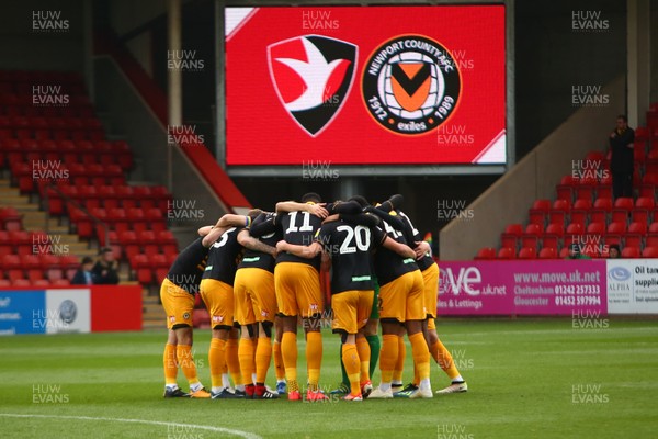 241118 - Cheltenham Town v Newport County - EFL SkyBet League 2 - Players of Newport County huddle before kick off 
