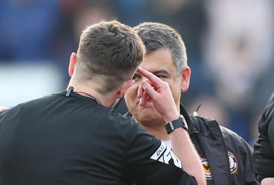 080325 - Chesterfield v Newport County - Sky Bet League 2 - Referee Michael Barlow gestures to Newport manager Nelson Jardin at the end of the match