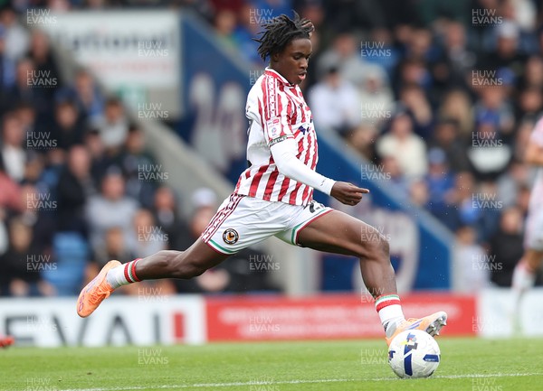 270925 - Chesterfield v Newport County - Sky Bet League 2 - Habeeb Ogunneye of Newport