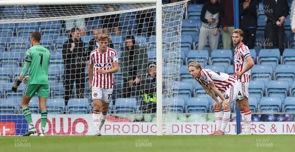 270925 - Chesterfield v Newport County - Sky Bet League 2 - Reaction from Sammy Braybrooke of Newport and team on goal from Chesterfield
