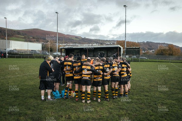 031222 - Cilfynydd v Cowbridge - Admiral National League 2 East Central - Cilfynydd team huddle