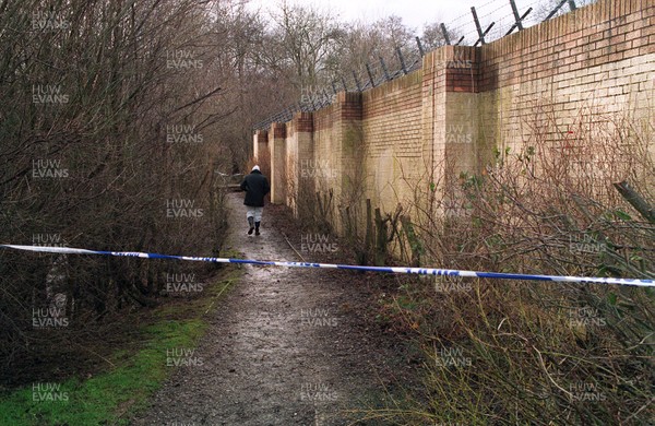 190195 - Claire Hood - Police inspect the woodland at St Mellons, Cardiff