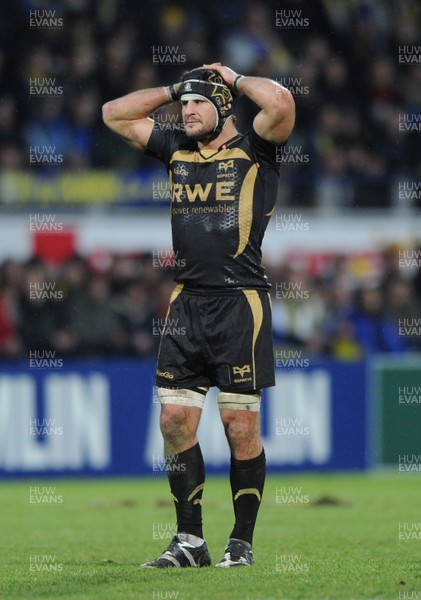 16.01.10 - Clermont Auvergne v Ospreys - Heineken Cup - Marty Holah of Ospreys. 