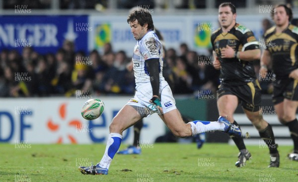 16.01.10 - Clermont Auvergne v Ospreys - Heineken Cup - Brock James of Clermont Auvergne. 