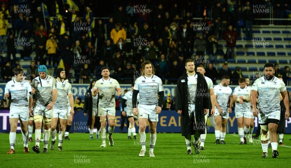200118 - Clermont Auvergne v Ospreys - European Rugby Champions Cup - Ospreys players look dejected at the end of the game