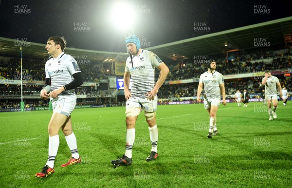 200118 - Clermont Auvergne v Ospreys - European Rugby Champions Cup - Sam Davies, Justin Tipuric and Dan Evans of Ospreys look dejected at the end of the game