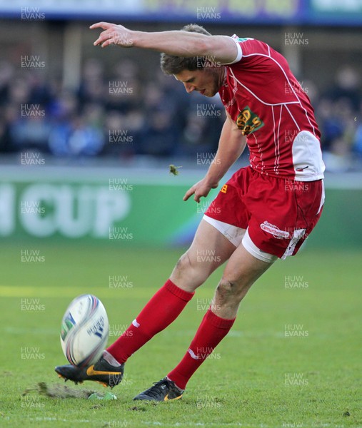 071213 - Clermont Auvergne v Scarlets - Heineken Cup - Rhys Priestland of Scarlets scores the Scarlets first points 