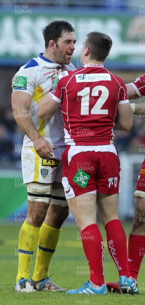 071213 - Clermont Auvergne v Scarlets - Heineken Cup - Scott Williams of Scarlets has a misunderstanding with Jamie Cudmore of Clermont 