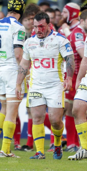 071213 - Clermont Auvergne v Scarlets - Heineken Cup - Thomas Domingo of Clermont with blood pouring from his head 