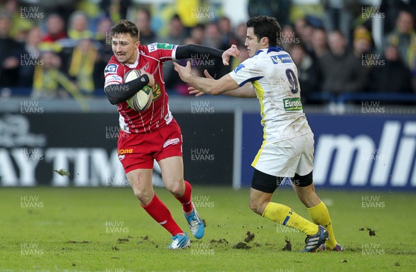 071213 - Clermont Auvergne v Scarlets - Heineken Cup - Jordan Williams of Scarlets gets past Thierry Lacrampe of Clermont 