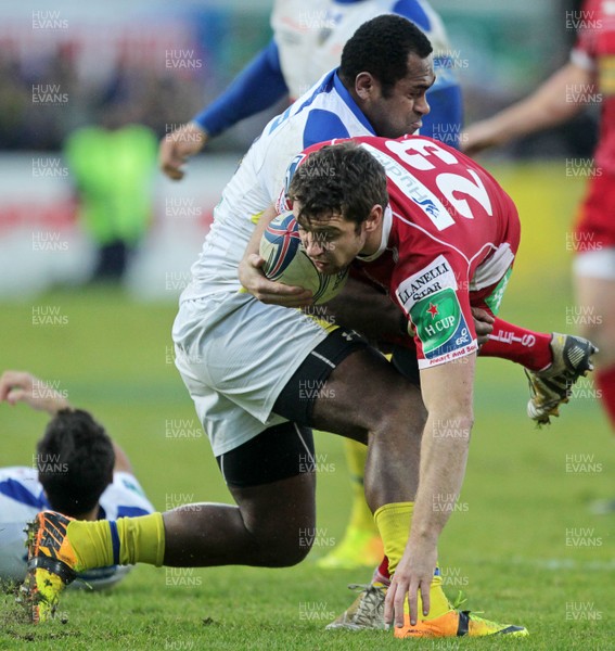 071213 - Clermont Auvergne v Scarlets - Heineken Cup - Adam Warren of Scarlets is tackled by Sitiveni Sivivatu of Clermont 