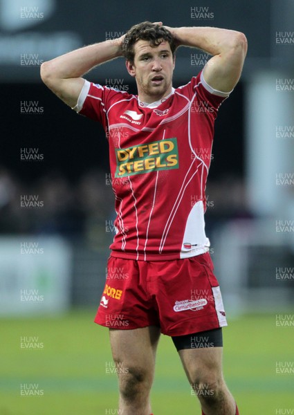 071213 - Clermont Auvergne v Scarlets - Heineken Cup - Dejected Adam Warren of Scarlets 