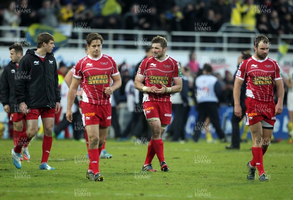 071213 - Clermont Auvergne v Scarlets - Heineken Cup - Scarlets Dejected at full time  