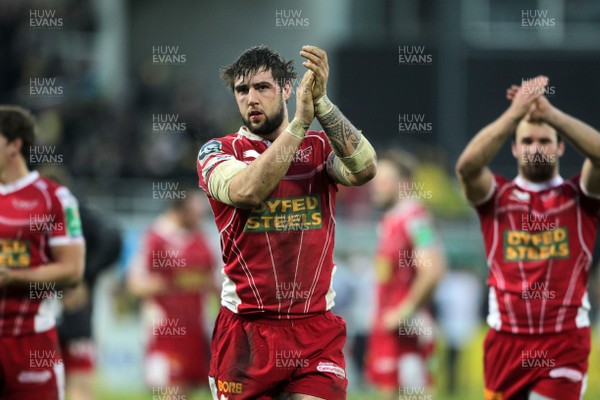 071213 - Clermont Auvergne v Scarlets - Heineken Cup - Josh Turnbull of Scarlets showing his thanks to the fans  