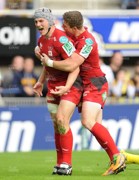 131012 - Clermont Auvergne v Scarlets - Heineken Cup -Jonathan Davies of Scarlets celebrates his try with Scott Williams