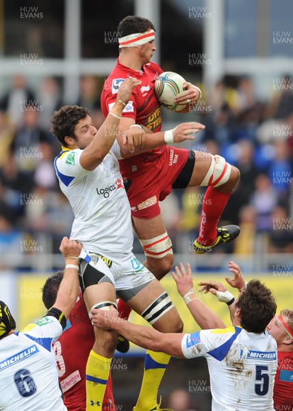 131012 - Clermont Auvergne v Scarlets - Heineken Cup -Aaron Shingler of Scarlets