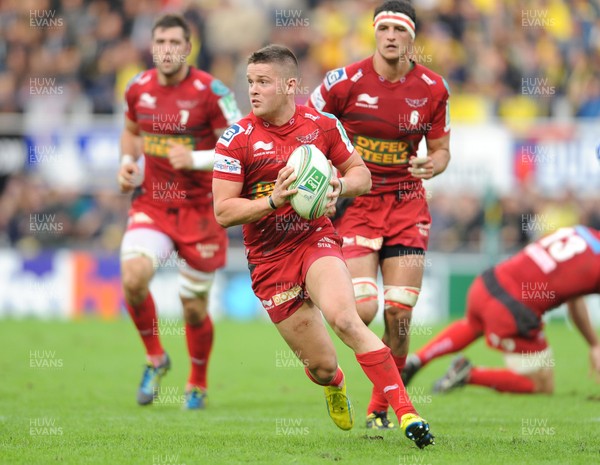 131012 - Clermont Auvergne v Scarlets - Heineken Cup -Tavis Knoyle of Scarlets