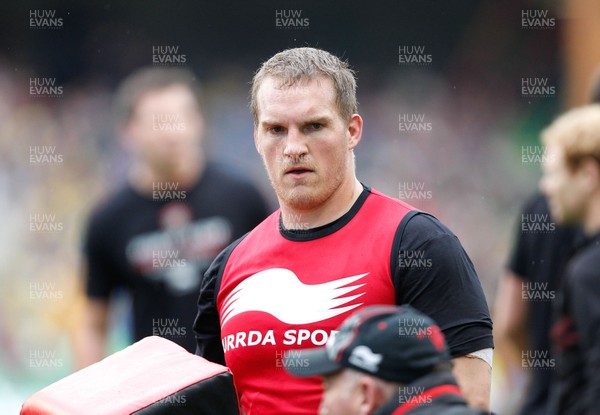 180513 - ASM Clermont Auvergne v Toulon - Heineken Cup Final - Gethin Jenkins of Toulon warms up before the match 