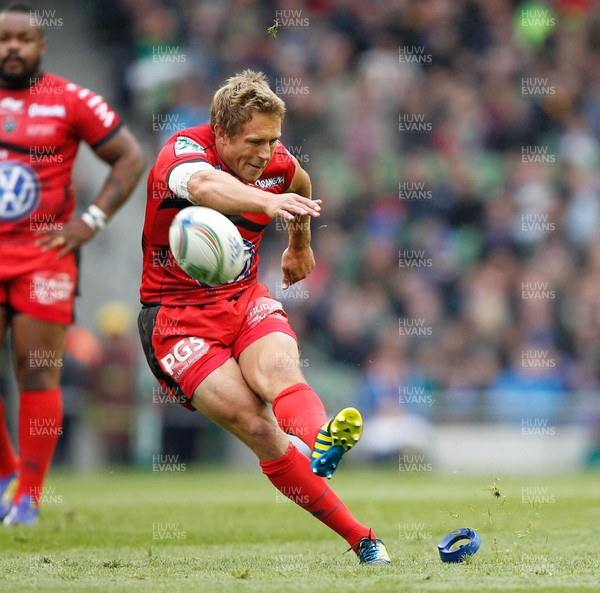 180513 - ASM Clermont Auvergne v Toulon - Heineken Cup Final - Jonny Wilkinson kicks the first points for Toulon 