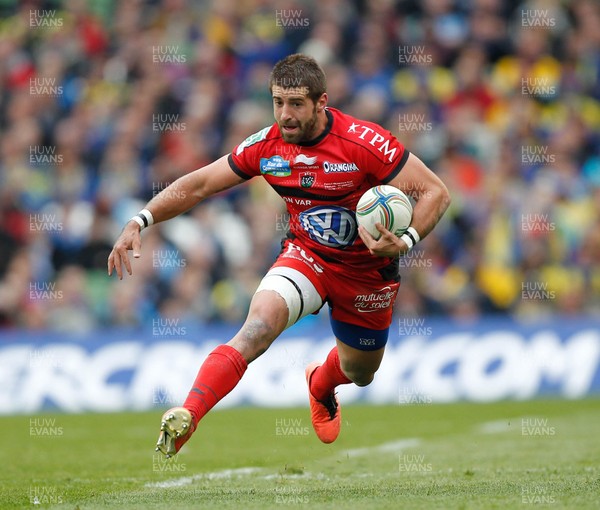 180513 - ASM Clermont Auvergne v Toulon - Heineken Cup Final - Sebastien Tillous-Borde of Toulon makes a break 