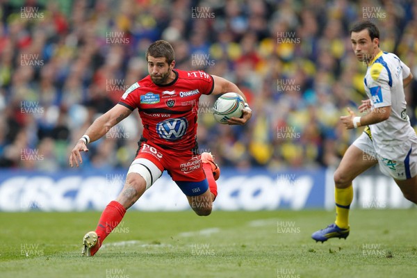 180513 - ASM Clermont Auvergne v Toulon - Heineken Cup Final - Sebastien Tillous-Borde of Toulon makes a break 