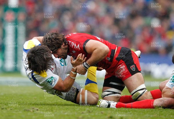 180513 - ASM Clermont Auvergne v Toulon - Heineken Cup Final - Julien Brady of Clermont and  Juan Martin Fernandez Lobbe of Toulon exchange views 