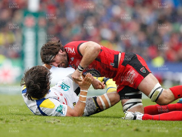 180513 - ASM Clermont Auvergne v Toulon - Heineken Cup Final - Julien Brady of Clermont and  Juan Martin Fernandez Lobbe of Toulon exchange views 