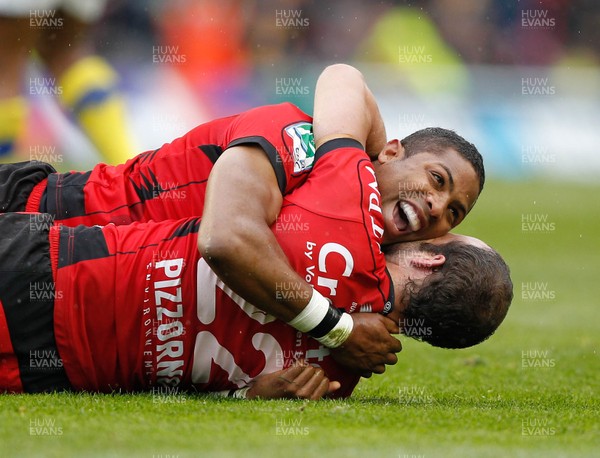 180513 - ASM Clermont Auvergne v Toulon - Heineken Cup Final - Frederic Michalak and Delon Armitage of Toulon celebrate the victory 