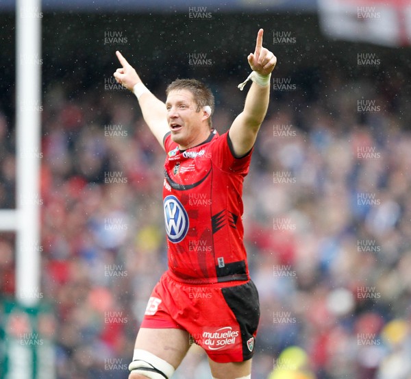 180513 - ASM Clermont Auvergne v Toulon - Heineken Cup Final - Bakkies Botha of Toulon celebrates the victory 